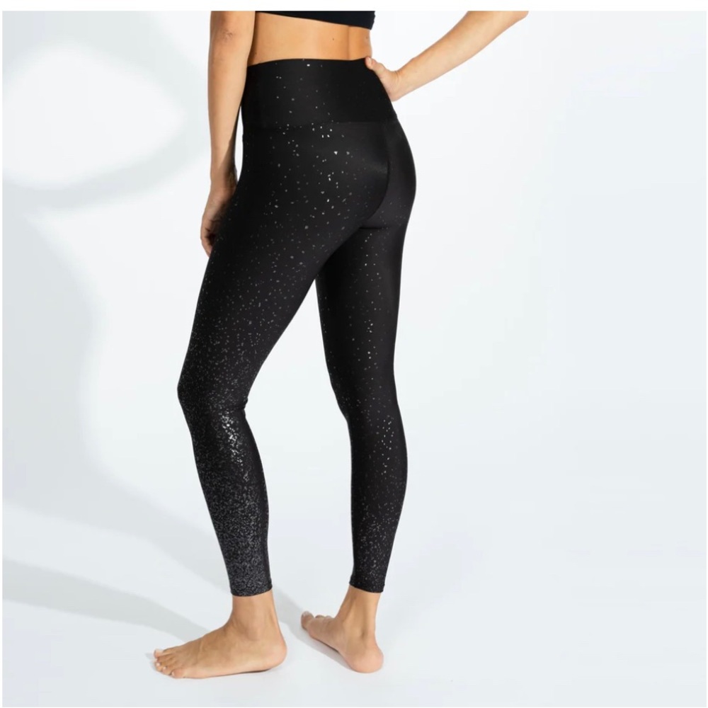 Beyond Yoga Black on Black Alloy Splatter Leggings XL